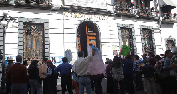 Rivera niega haber mandado a suplente a protestar en el Congreso