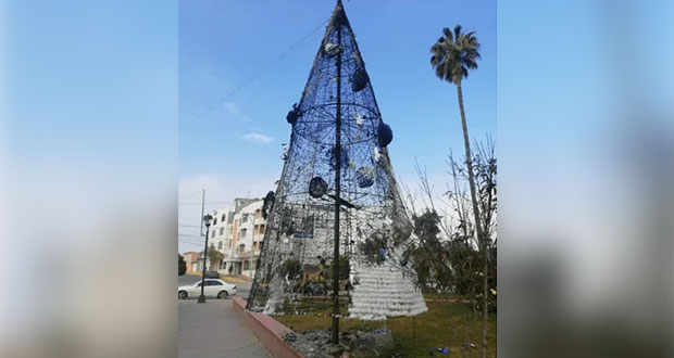 En pleno 24 de diciembre, queman árbol navideño en Hidalgo