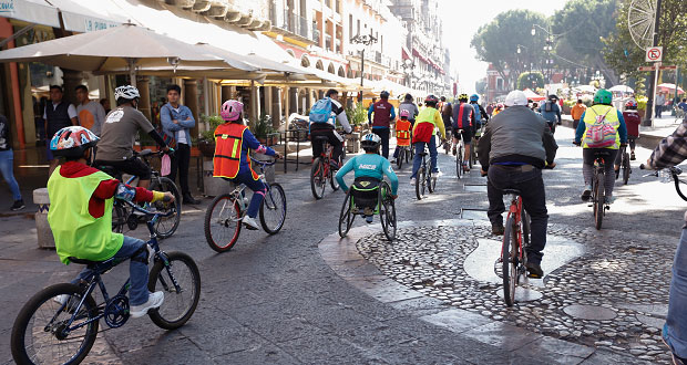 Con rodada en bicicleta por CH, promueven deporte entre niños poblanos