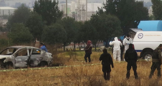 En Cuautlancingo, localizan cinco cadáveres en coche incinerado