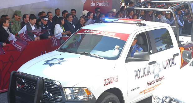 Barbosa entrega de 37 patrullas para atender violencia de género