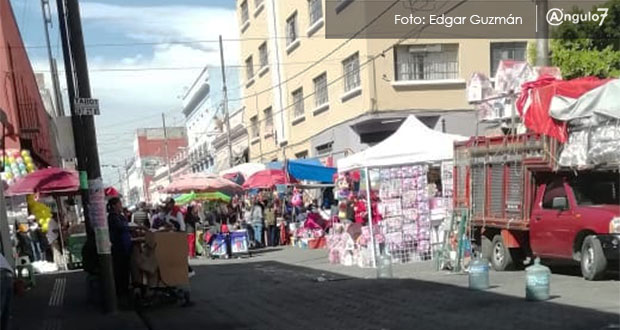 Comercios y ambulantes abarrotan zona de juguetes de CH previo a Día de Reyes