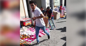 Comercios y ambulantes abarrotan zona de juguetes de CH previo a Día de Reyes