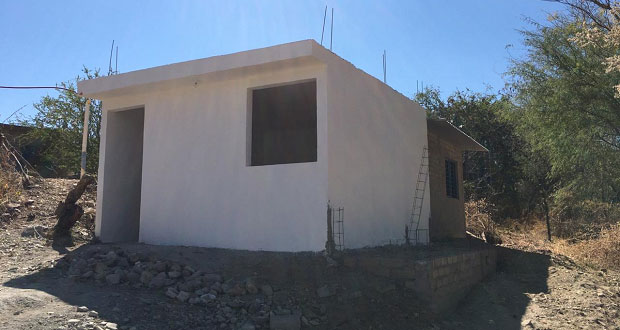 Construyen viviendas para 88 familias damnificadas en Acatlán