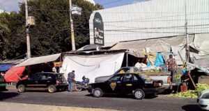 En la Rivera, denuncian puestos ilegales de cervezas; exigen a Comuna quitarlos