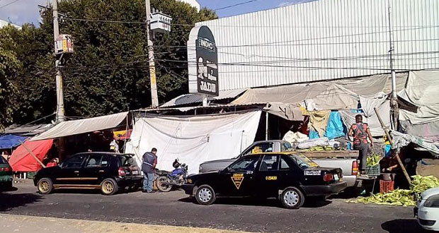 En la Rivera, denuncian puestos ilegales de cervezas; exigen a Comuna quitarlos