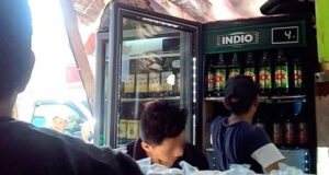 En la Rivera, denuncian puestos ilegales de cervezas; exigen a Comuna quitarlos