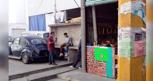 En la Rivera, denuncian puestos ilegales de cervezas; exigen a Comuna quitarlos