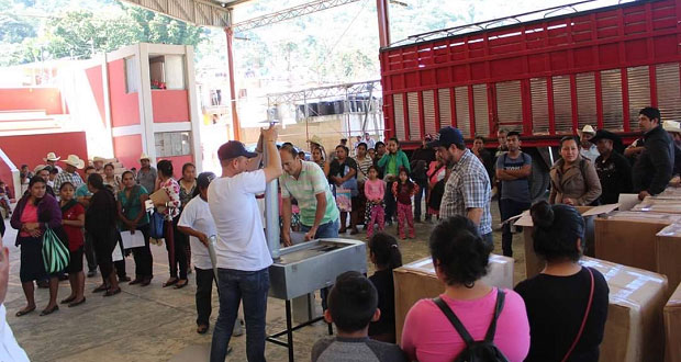Entregan en Huitzilan de Serdán 200 estufas ecológicas