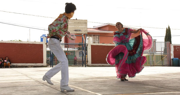 Grupo cultural lleva bailes tradiciones a comunidades de Atlixco