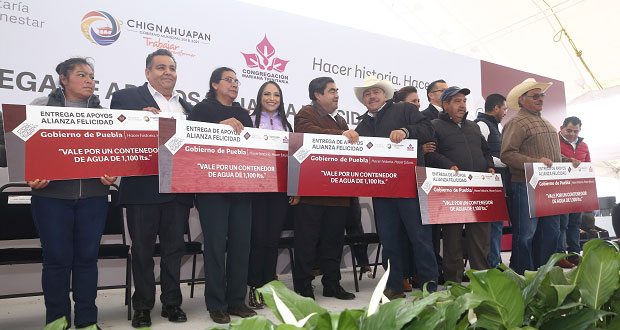 Miguel Barbosa entrega apoyos de programa “Alianza Felicidad”