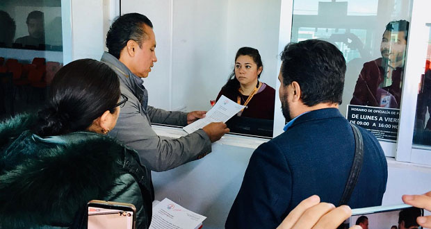Movimiento Antorchista entrega a IEE firmas de 40 mil simpatizantes