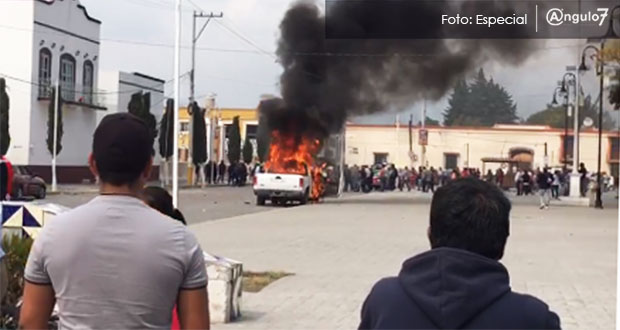 Pobladores de Amozoc exigen seguridad y vandalizan presidencia municipal