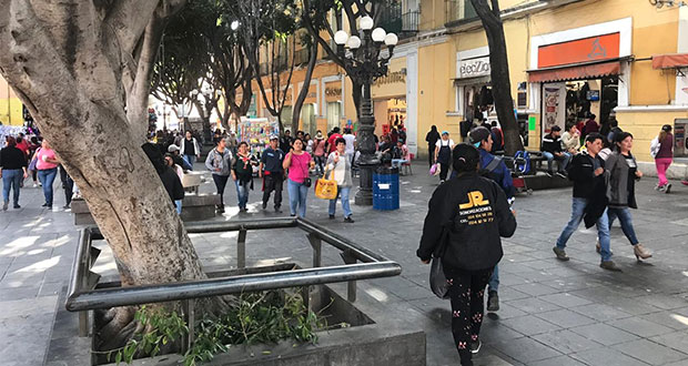 Sin villas y con pocos puestos ambulantes, así luce la 5 de Mayo
