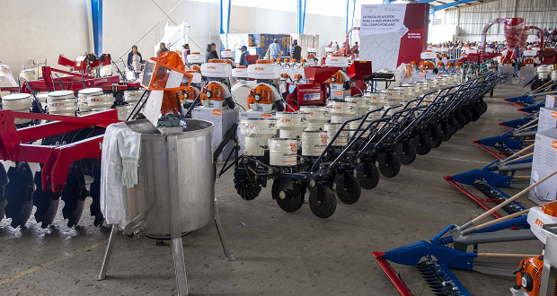 En Tecamachalco, gobierno estatal entrega apoyos al campo por 122 mdp