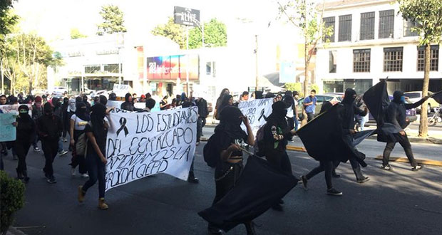 Tras muerte de alumno en UNAM, marchan para exigir mejor servicio médico