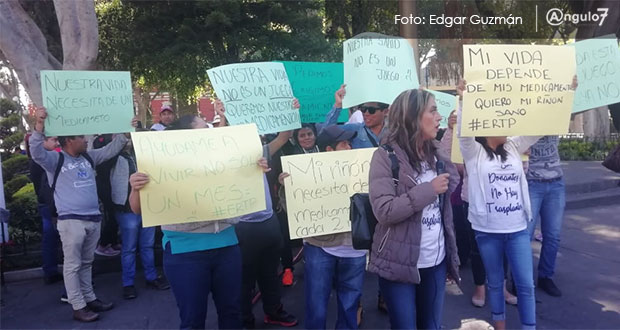 Trasplantados del IMSS marchan por falta de medicinas para su tratamiento