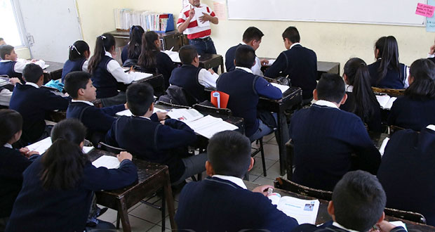 Comuna lanzará programa que notifique entrada y salida de alumnos a padres
