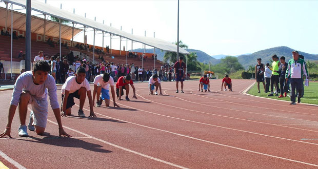 Realizan bachilleratos de la zona 49 encuentros deportivos