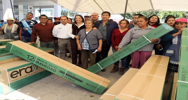 Secretaría de Bienestar da 180 calentadores solares en Huixcolotla