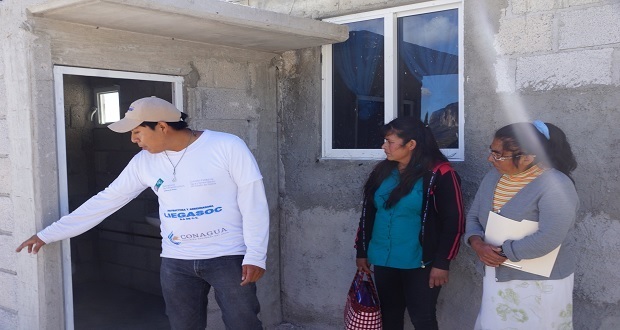 Ceaspue entrega 62 sanitarios ecológicos a habitantes de Atexcal