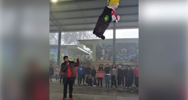 En CBTa de Zacapoaxtla, preservan tradiciones en concurso de piñatas