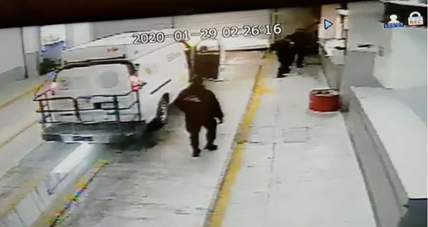 En auto oficial y con custodios, se fugaron 3 reos en CDMX, señalan