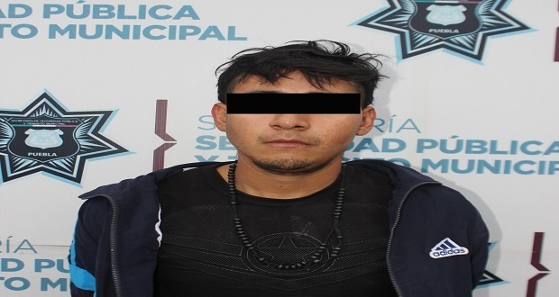 Detienen a hombre y a menor por supuesto robo de camioneta