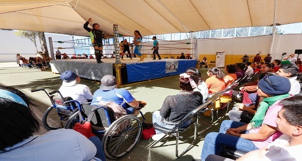 DIF entrega juguetes a menores de casas de asistencia