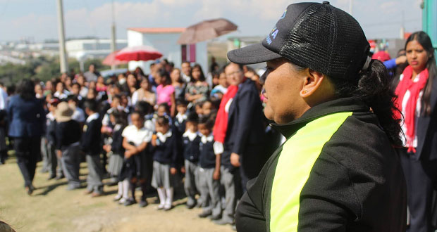 Vecinos de Ampliación 6 de Junio dan mantenimiento a campo deportivo