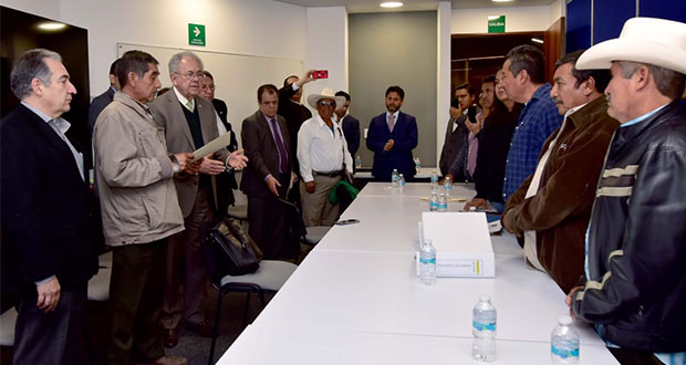 Ejidatarios acuerdan con SCT levantar bloqueo de autopista Siglo XXI