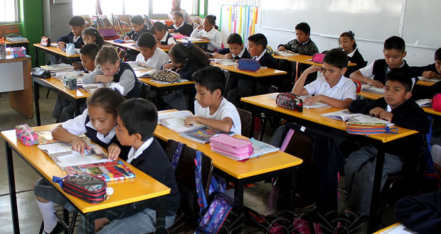 Más de 1.6 millones de alumnos regresan a clases en Puebla