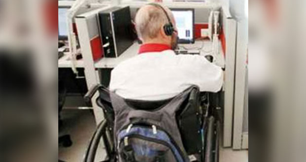 Bancos reclutan a personas con discapacidad