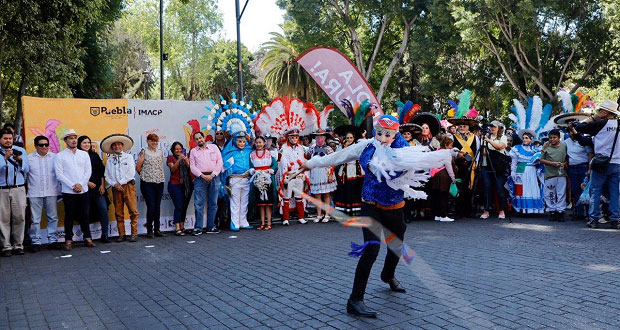 Participan 20 cuadrillas en Desfile de Huehues en la ciudad de Puebla