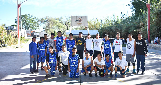 Promueven fraternidad en Ahuatempan con torneo de basquetbol