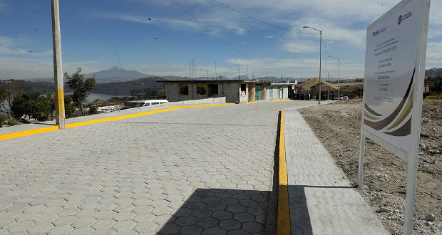 Ayuntamiento rehabilita calles y banquetas en San Baltazar Tetela