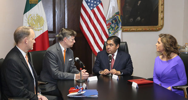 Puebla, con certidumbre para inversores: Barbosa a embajador de EU