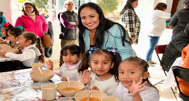 Inaugura Lupita Daniel, Desayunador Escolar en Quetzalcóatl