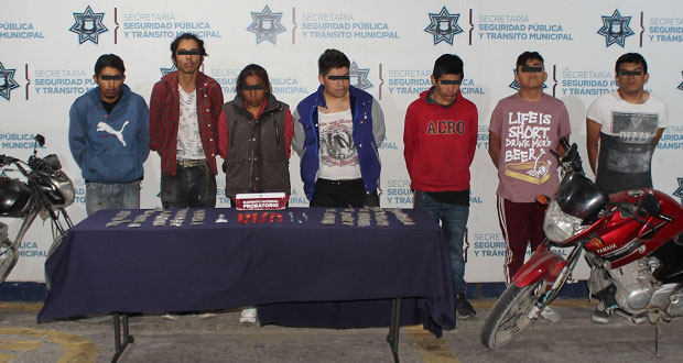 Detienen en la 2 de Marzo a siete; aseguran droga y 2 motos robadas
