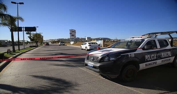 Balean dentro de su vehículo a conductor en Lomas de Angelópolis