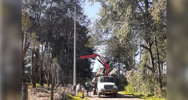 Gobierno estatal gestiona servicio eléctrico en la Sierra Norte