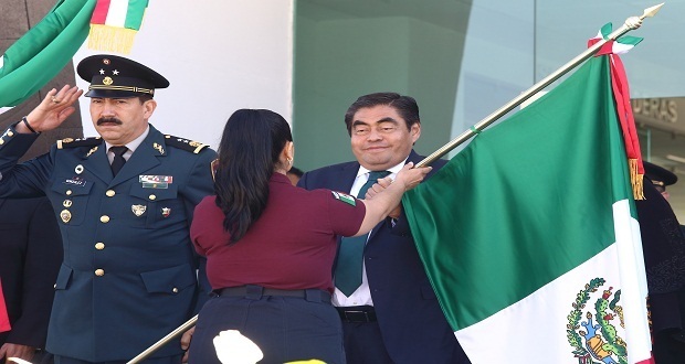 En Día de la Bandera, Barbosa la destaca como símbolo de unidad y paz