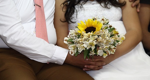 Con matrimonios gratuitos, consolida Segob la unión de 160 parejas