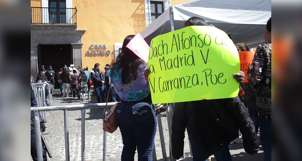 Piden destitución de maestra de bachillerato en Venustiano Carranza