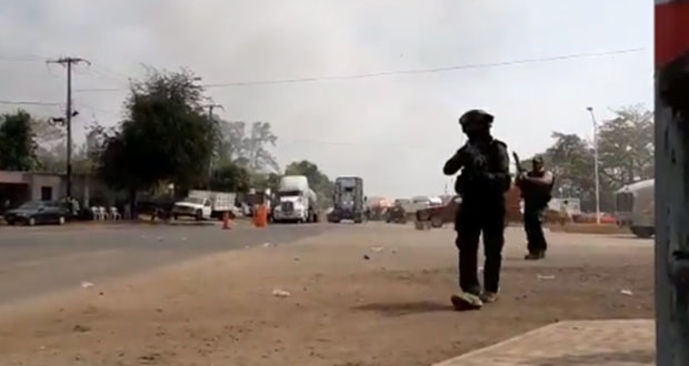 Reportero capta cómo policías de Veracruz lo agreden y reprimen protesta