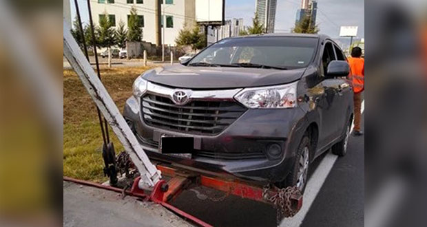 SMT y SSP aplican operativo contra taxis piratas en vía Atlixcáyotl