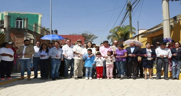 Invierte ayuntamiento más de 2 mdp para adoquinar calles en Caleras