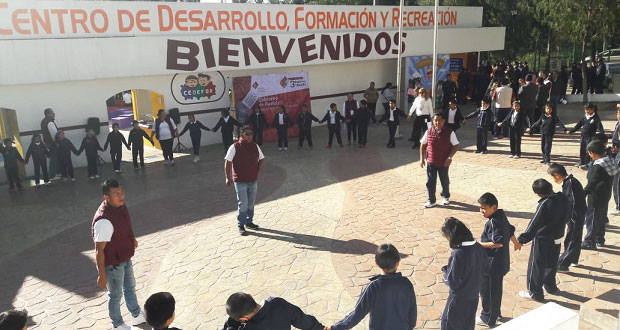 52 alumnos aprenden sobre labores de los tres poderes en Puebla