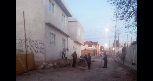 Con faena, antorchistas de la Romero Vargas mantienen calles limpias