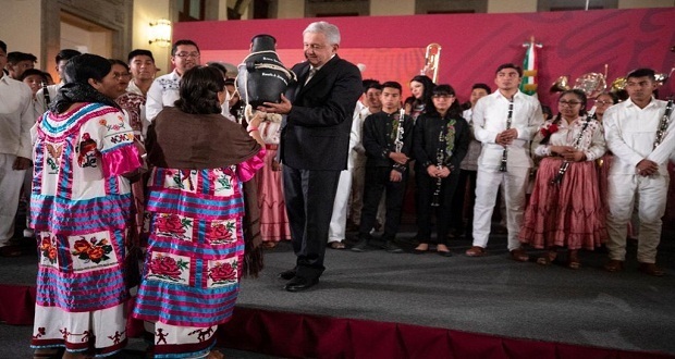 Federación apoya a bandas de Oaxaca con instrumentos por 16.2 mdp